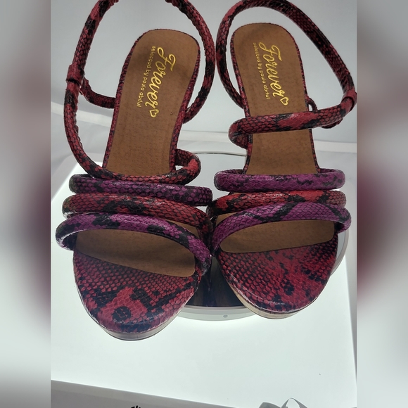 Animal Reptile Snakeskin Print Fuschia Purple Cork Heels -by Paula Abdul size 9 - Picture 3 of 7